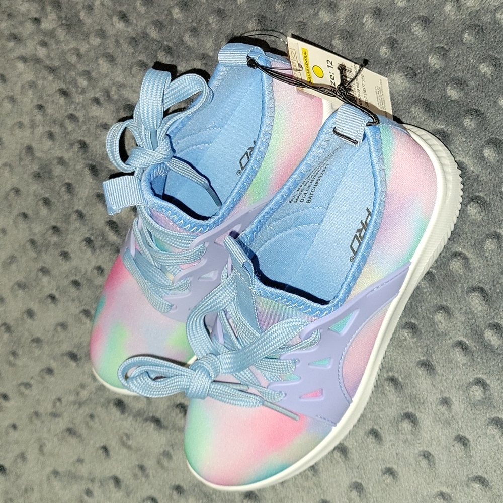 *NWT* ZONE Pro Sneakers